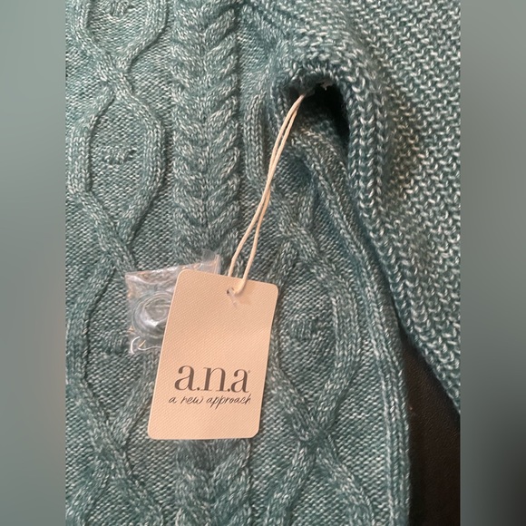a.n.a. Women’s Crew Neck Knit Sweater Ballon Sleeves Green S. New w tag. - Picture 4 of 9
